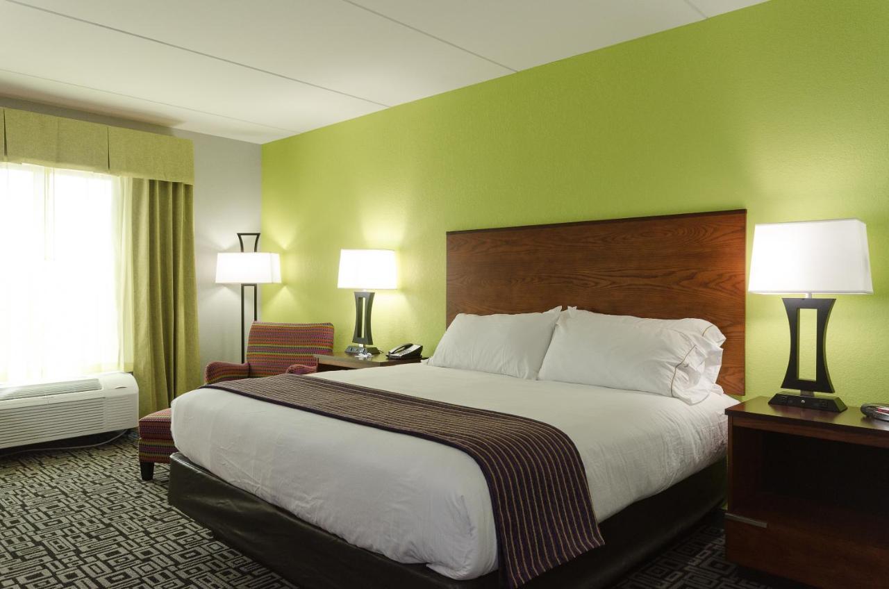 Express - Mart By Ihg Hotel 2*